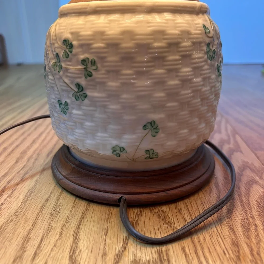 Vintage Belleek Ireland Shamrock Porcelain Table Lamp tested Working w Shade*